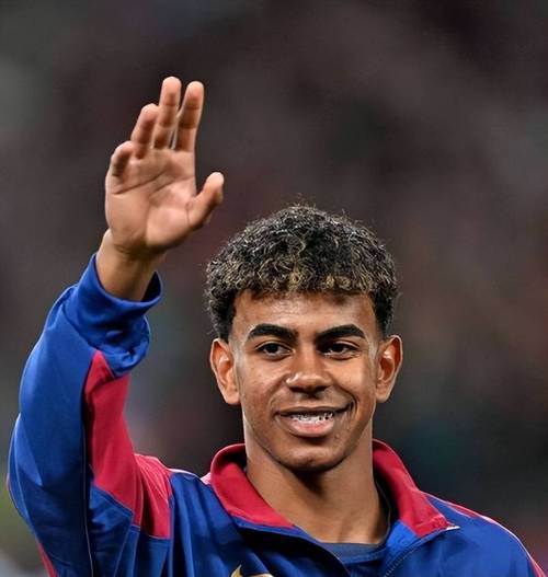 西甲战报：费尔南德斯点射制胜，十人西班牙人1-0十人巴列卡诺