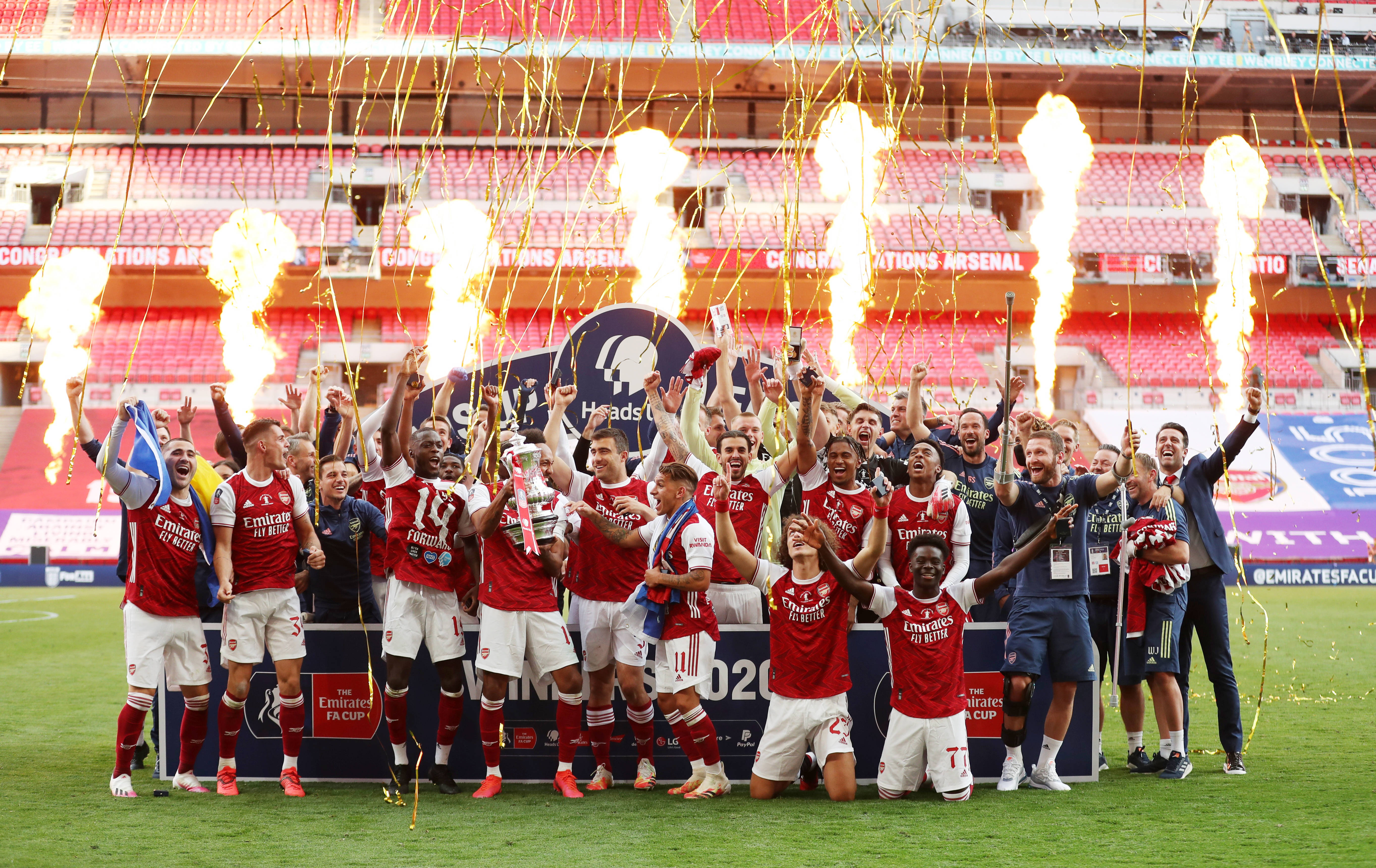 葡萄牙2026客场球衣谍照曝光，V字纹路寓意超级英雄（葡萄牙2026客场球衣疑现身，V形纹设计致敬超级英雄）