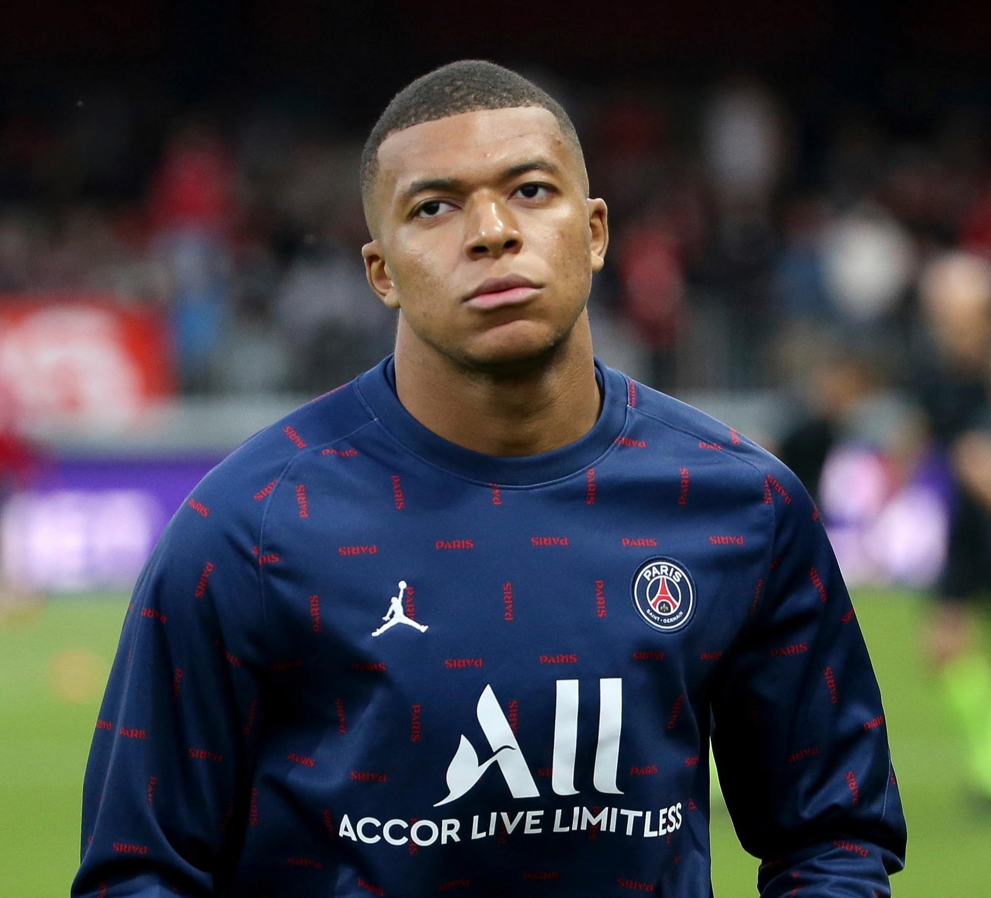 巴萨小将亚马尔父亲在贝蒂斯球迷区庆祝被带离