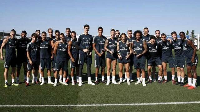 阿森纳豪掷千金破纪录 数据示客场小胜曼联（阿森纳重金投入创纪录 统计显示客场险胜曼联）