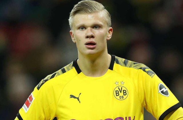 镜报：曼联明夏锁定中场双星！埃利奥特·安德森成头号目标（镜报：曼联明夏瞄准两位中场，埃利奥特·安德森成首要目标）