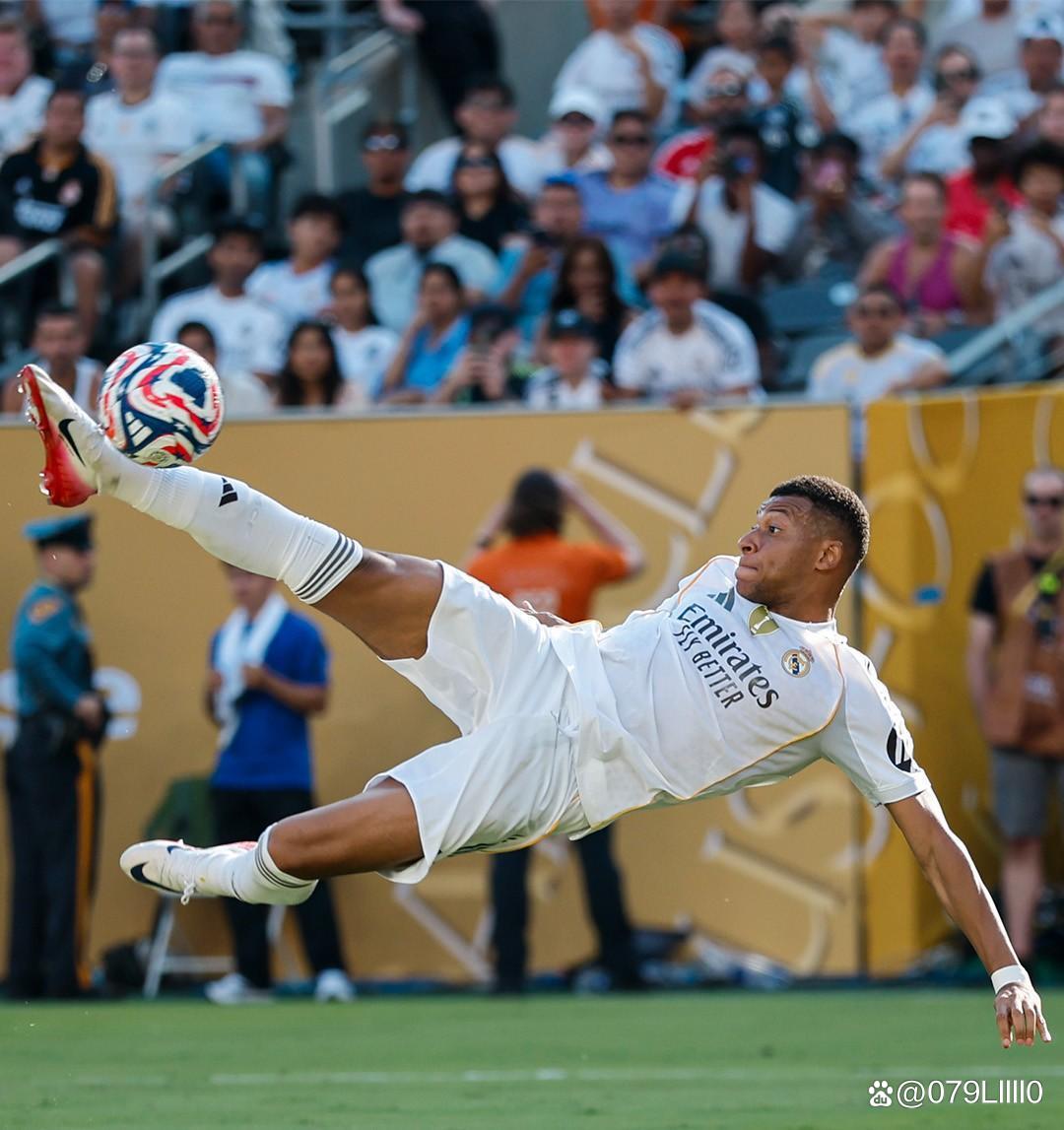 邵佳一告别西海岸球员：一天是你们教练，就永远是