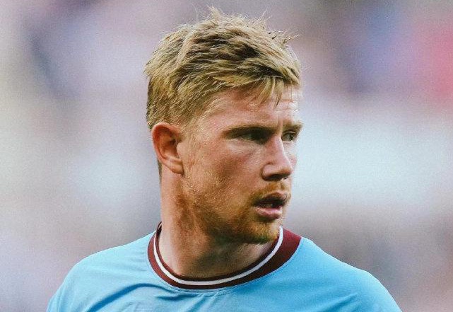 一日英超动向：曼联利物浦难兄难弟，阿森纳领跑态势不可阻挡（英超今日看点：曼联利物浦同陷困境，阿森纳领跑势头难挡）