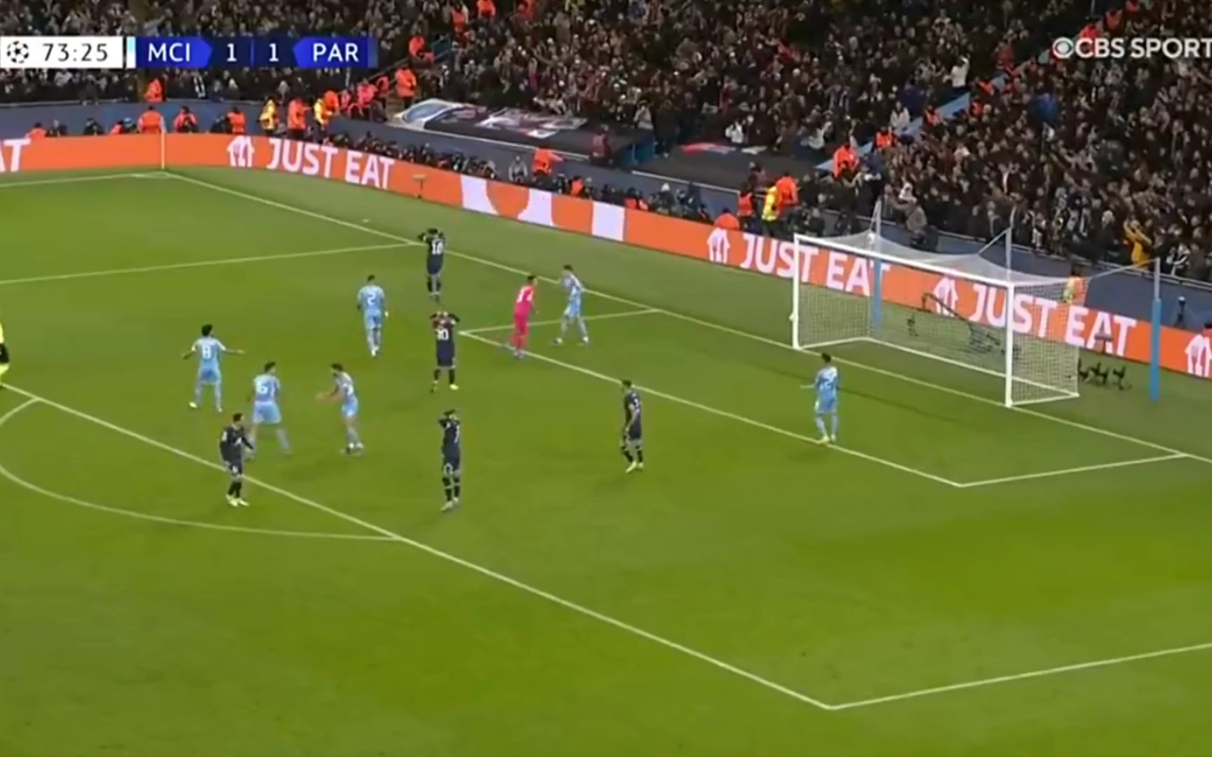 “独眼飞翼” 米农古：非洲杯首秀绝杀英雄，左眼失明难挡绿茵雄心（米农古：左眼失明仍翱翔，非洲杯首秀绝杀成英雄）