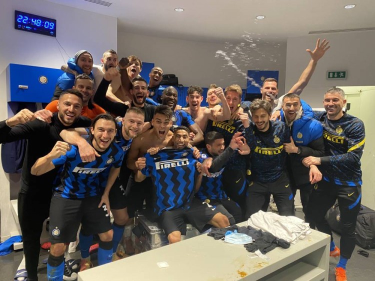 ESPN评本赛季至今德甲最佳阵：拜仁6人在列，施洛特贝克入选（ESPN评选本季德甲至今最佳阵容：拜仁占6席，施洛特贝克上榜）