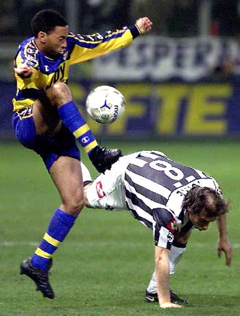 新秀状态低迷！弗拉格26.7%命中率，科沃德为27.3%