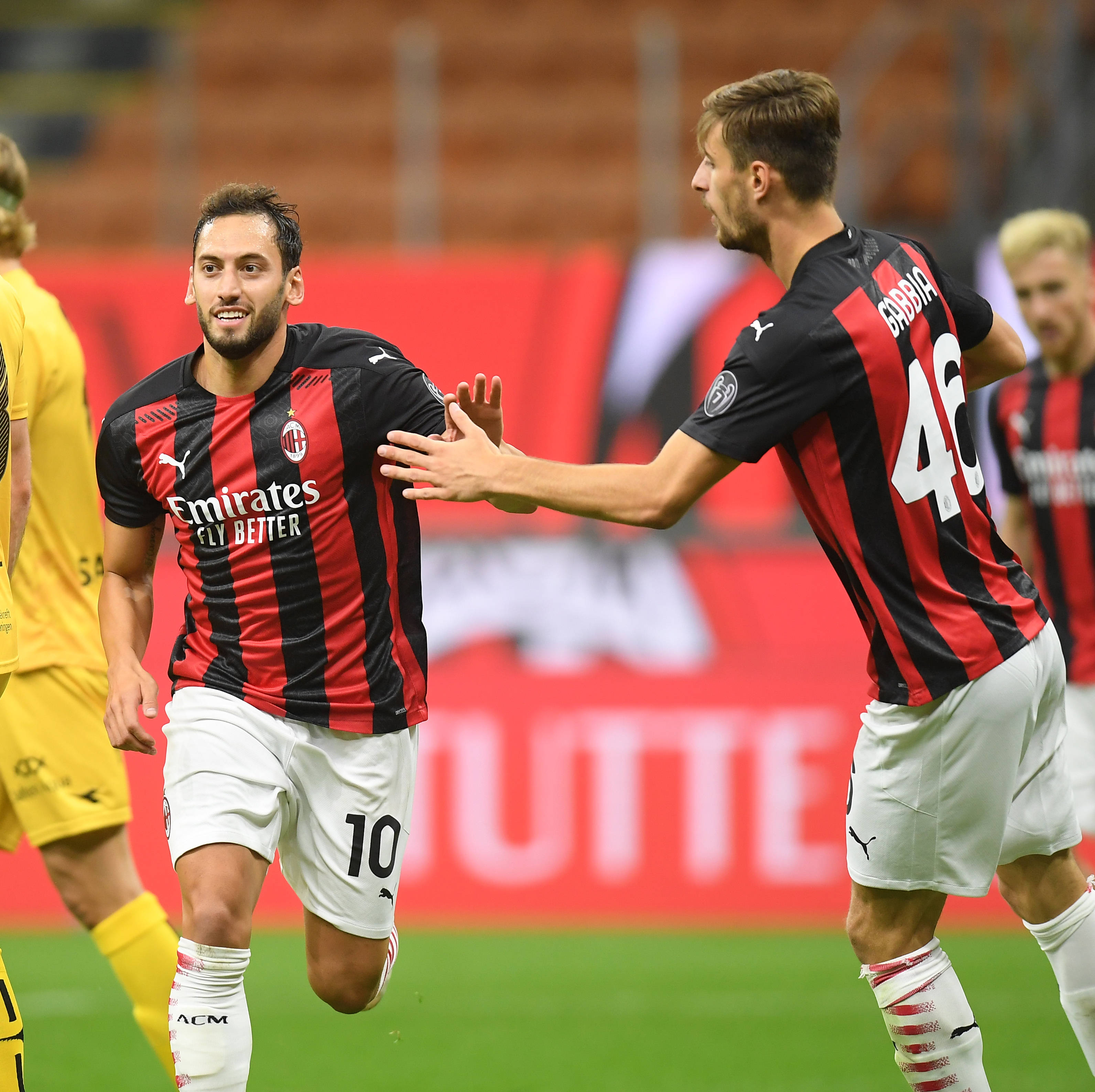 NBA：詹姆斯30+10+8 湖人险胜灰熊